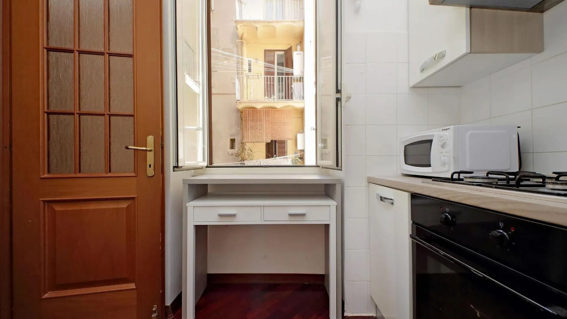 1 Bd With Balcony San Giovanni By Halldis روما شقة